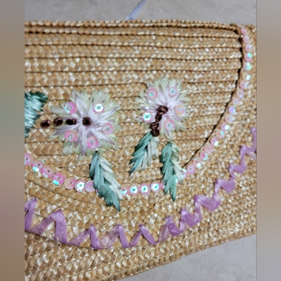 Nwot vintage Handcrafted Straw Clutch with Floral Embroidery and sequins - Picture 10 of 12